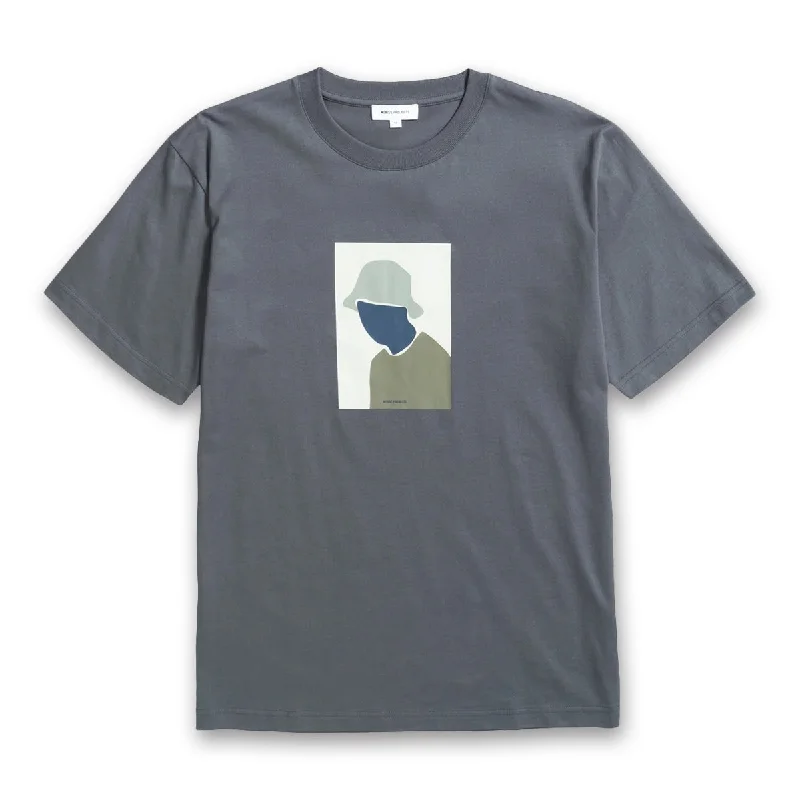 Norse Project - Johannes Bucket Hat Print T-Shirt in Magnet Grey